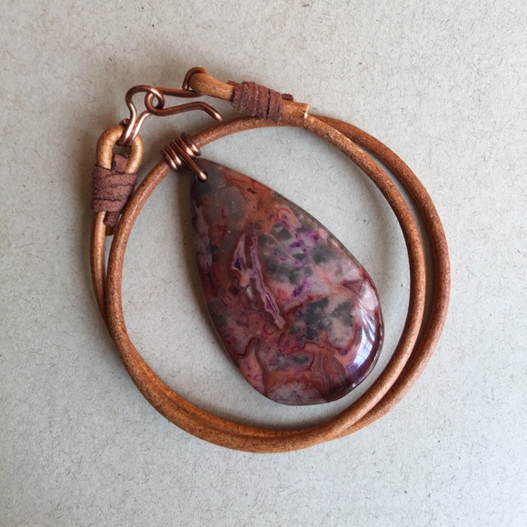 Jewelry - 16” Agate Gemstone Leather Choker Necklace